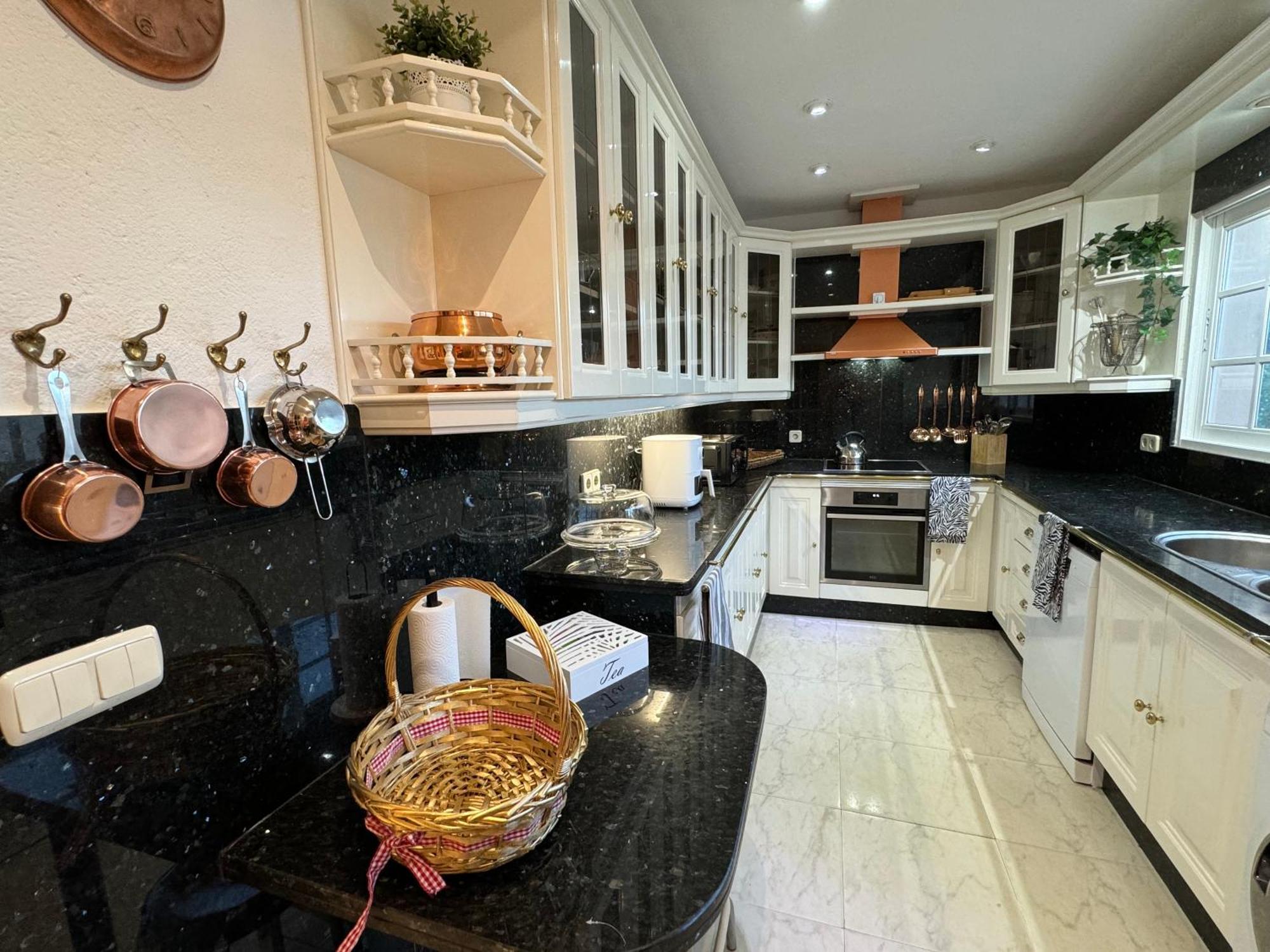 Villa Casacara Marbella Beachside Costabella -Spain Exteriör bild